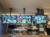 Pantalla Digital LCD 4K HD con SDK para Menús, para Restaurantes, Ascensores, Centros Comerciales, Señalización, Educación, Uso en Interiores, Montada en el Techo