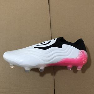 รองเท้าฟุตบอลผู้ชายคุณภาพสูงสุดจากโรงงานโดยตรง แบรนด์ดัง พื้นรองเท้าด้านบนทำจาก PU พื้นรองเท้าด้านล่างทำจากยาง เหมาะสำหรับฤดูใบไม้ผลิ ฤดูใบไม้ร่วง และฤดูหนาว - Product Image 2