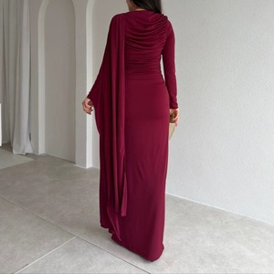 Elegante Vestido Largo de Noche con Cuello en V, Drapeado y Fruncido, Color Marrón Chocolate, Ajuste Delgado, Manga Larga, Tipo Tubo, con Anillo Metálico, Satén, 220g, En Stock - Product Image 5