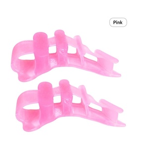 Orthèse pour <span class=keywords><strong>Hallux</strong></span> <span class=keywords><strong>Valgus</strong></span> avec Séparateur d'Orteils SEBS à Quatre Trous pour Utilisation Jour/<span class=keywords><strong>Nuit</strong></span>, Soutien Osseux du Grand Orteil Adulte, Soulagement de la Pression sur l'Orteil, Taille Unique - Product Image 6