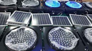 Năng lượng mặt trời <span class=keywords><strong>Powered</strong></span> vàng <span class=keywords><strong>LED</strong></span> nhấp nháy an toàn giao thông cảnh báo ánh sáng - Product Image 4