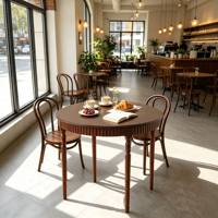 Ensemble table et chaises rondes en noyer massif de style médiéval et français, idéal pour les pâtisseries et les petites maisons