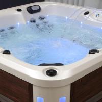 Jacuzzi Exterior de Lujo Moderno Independiente para 5 Personas, 63 Jets, Control Termostático, Luz LED de Color, Altavoz Bluetooth