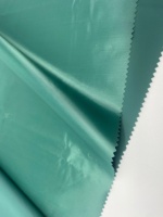Tissu en taffetas 210T avec revêtement PU menthe, teinture unie, 100% polyester, avec traitement hydrofuge 12000 mm pour poncho/imperméable