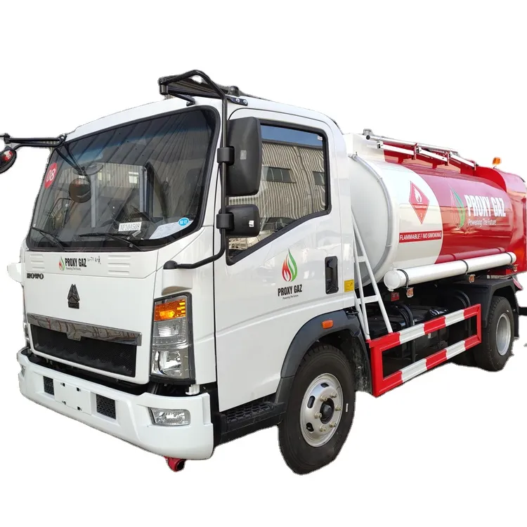 Chinese manufacturer howo 4x2 6 wheels fuel tanker truck 5000 liters fuel tanker truck capacity with dispenser