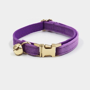 Produk Kecantikan Terlaris 2023 Kalung Kucing Beludru Custom Klasik dengan Gesper Warna-warni untuk Kalung Kucing Kalung Kucing Buatan Tangan yang Nyaman - Product Image 4