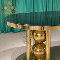 Ensemble de table à manger ovale moderne en acier inoxydable doré avec plateau en verre trempé, design durable pour hôtel et villa