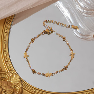 Bracciale da Donna MW alla Moda in Acciaio Inossidabile Placcato Oro 18K con Design a Quadrifoglio e Cuore - Product Image 5