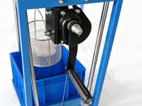 Soporte de Equilibrio Hidrostático para Prueba de Gravedad Específica |   ASTM D2726 y EN 12697 |   Capacidad de 60 kg |   Incluye cesta y tanque