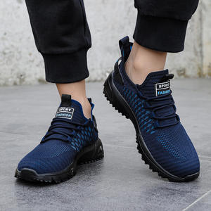 รองเท้ากีฬาผู้ชายแบบสวมใส่สบาย ระบายอากาศได้ดี ดีไซน์ทันสมัย พร้อมเชือกผูกและพื้นกันลื่น เหมาะสำหรับเล่นกีฬาและใส่ลำลองในช่วงฤดูร้อน - Product Image 4