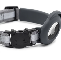 Collar Protector de Nailon Compatible con Apple AirTag Tracker, con Diseño de Huella y Campana Reflectante para Gatos, Disponible en Stock