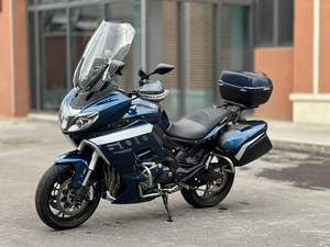 Motocyclette Benelli BJ 600 Cruise avec ABS, éclairage LED, <span class=keywords><strong>pare</strong></span>-<span class=keywords><strong>brise</strong></span> électrique et 3 coffres de bagages pour les voyages sur autoroute et les motards longue distance - Product Image 3