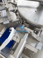 Machine de remplissage automatique multifonctionnelle YH pour sachets Doypack de sauce chili douce et machine de scellage pour sachets préformés de sauce curry