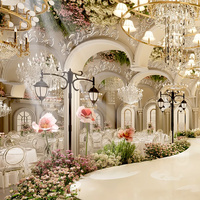 Lustre en cristal à plusieurs niveaux avec cadre doré, luminaire suspendu en cristal blanc pour la décoration de salle de banquet de mariage et de scène
