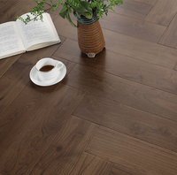 Plancher en bois dur de teck brésilien haut de gamme avec revêtement UV, classement de surface ABC, carreaux de sol à motif en chevrons