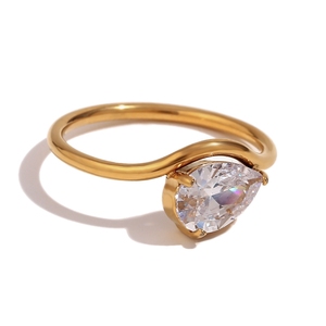 Anillo en forma de onda de lujo ligero Ins Fashion europeo y americano, circón dorado, acero inoxidable chapado 18K Simple versátil - Product Image 4