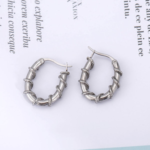 ต่างหูห่วงทรงเข็มเกลียวสไตล์เรโทร ทำจากไทเทเนียมสตีล ดีไซน์เท่สไตล์พังก์ เครื่องประดับแฟชั่น - Product Image 1