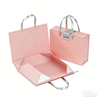 Boîte cadeau rigide de luxe avec poignée rabattable et fermeture magnétique, logo personnalisé, estampage à chaud doré, finition mate, petite taille, recyclable, matériaux recyclés