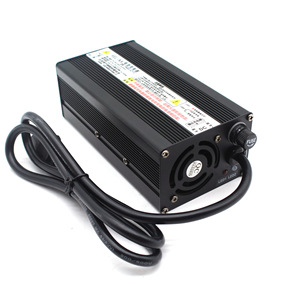 Chargeur de batterie au phosphate de fer et de lithium 500W 58.4V 10A Entrée AC180-240V Protection contre les surcharges Utilisation pour voitures électriques - Product Image 1