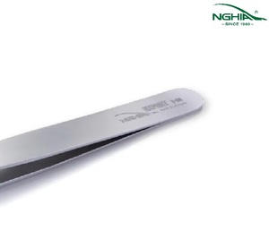 Pince à épiler professionnelle en acier inoxydable à pointe carrée ODM pour sourcils et manucure – Vente en gros Nghia Export - Product Image 1
