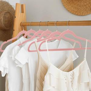 Cintres en velours noir antidérapants pour enfants, idéaux pour costumes et manteaux – Nouveauté très demandée - Product Image 4
