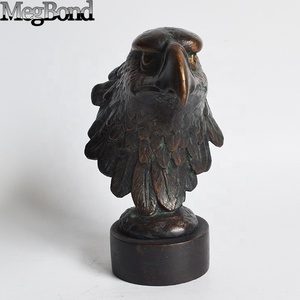 Figurines décoratives durables en fonte de métal, têtes d'animaux (faucon et aigle), petites sculptures pour le bureau et cadeaux de fêtes - Product Image 4