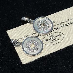 Colgante de plata pura S925 con diseño de concha vintage, estilo antiguo elegante, joyería ligera y encantadora. - Product Image 5