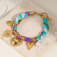 Bracelet pour femme en acier inoxydable plaqué or 18 carats, avec breloque cœur colorée et perle baroque en tissu de soie, bijoux fantaisie