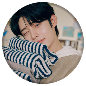 KPOP ZEROBASEONE 2024 Season's Greetings Good Night ป้ายพิมพ์รูปภาพ ตราสัญลักษณ์ จางห่าว ริกกี้ เข็มกลัดติดกระเป๋า เสื้อผ้า ของตกแต่ง ของขวัญสำหรับแฟนคลับ - Product Image 5