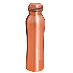 Bouteille d'eau en cuivre à finition mate durable pour les voyages et la salle de sport Nouveauté Prix économique Prêt à l'exportation - Product Image 1