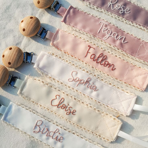 Clip de chupete personalizado Clip de chupete con clip de madera bordado a mano nombre Baby Shower regalo - Product Image 2