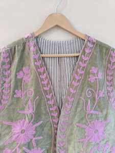 Gilet brodé en velours Suzani fait main |   Gilet bohème fait main |   Veste vintage à fleurs pour femme, cadeau pour elle - Product Image 2