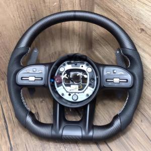 Volant sport en fibre de carbone forgé sur mesure YLD pour les intérieurs automobiles distinctifs et personnalisés - Product Image 5