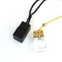 Bouteille de diffuseur de roseau en verre vide carré de 8ml pour voiture Conteneur de parfum de voiture déodorant suspendu avec bouchon Logo personnalisé