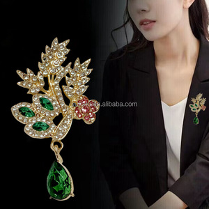 Broche de Flor de Aleación de Zinc Chapado en Oro con Cristales y Diamantes de Imitación para Mujer, Regalo de Compromiso y Boda, Uso Diario - Product Image 6