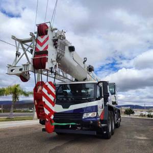 Grúa sobre Camión XCT90_BRI de 90 Toneladas con Pluma Telescópica de 48m Máx. Proveedor de Grúas de Alta Alcance con Altura de Elevación de 65 m - Product Image 3