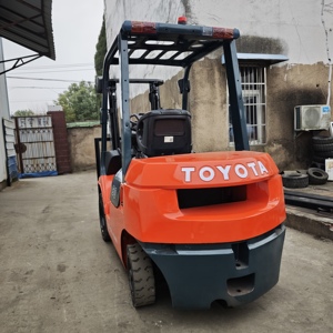 Montacargas Diésel TOYOTA FD30 de Segunda Mano a Bajo Precio en Buenas Condiciones, Mini Montacargas Toyota de 3 Toneladas de Segunda Mano en Venta con Pocas Horas de Uso - Product Image 6