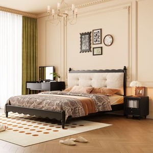 Letto matrimoniale in legno massello imbottito stile Wabi-Sabi, letto Windsor color crema per camera da letto padronale, design vintage francese - Product Image 1