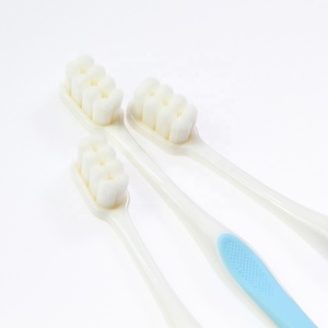Happy Daily brosse à dents poils super doux brosse à dents pour adultes étiquette OEM couleur personnalisée produit de soins bucco-dentaires réutilisable - Product Image 1