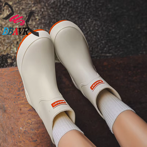 Botas de Lluvia Impermeables de Moda 2025 para Mujer, Diseño de Botas Modernas para Invierno y Verano, Ligeras y Antiestáticas - Product Image 4