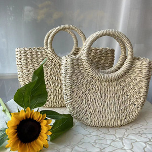 Sac de plage rond en paille tressé fait main pour femme, sac seau lune, sac fourre-tout d'été pour les vacances, sac à bandoulière - Product Image 3