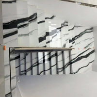 Carreaux de sol en marbre blanc Panda naturel, escalier moderne en pierre pour escaliers intérieurs courbes