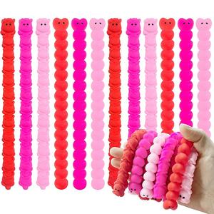 سلاسل مرنة ألعاب حسية سوار تخفيف الضغط في عيد الحب لتحفيز وإدمان الأطفال المعكرونة الناعمة الإفراج عن الإجهاد - Product Image 1