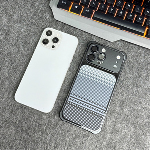 Coque de téléphone en alliage d'aluminium avec cadre pare-chocs et dos magnétique en fibre de carbone pour iPhone 17 16 15 14 Pro Max avec protection d'objectif en verre - Product Image 6