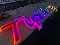 Panneaux publicitaires intérieurs à DEL personnalisés Présentoir personnalisé en acier inoxydable avec lettres et acrylique pour enseignes électroniques des concessionnaires