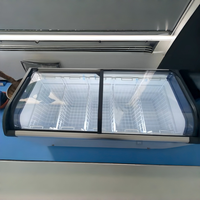 Congélateur à glaces portable avec roulettes pour un déplacement facile, idéal pour les camions de restauration mobiles et les événements en plein air