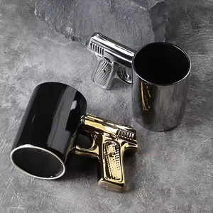 Taza de Té de Cerámica Hecha a Mano, Taza de Café con Diseño 3D de Pistola, Regalo de Navidad - Product Image 1