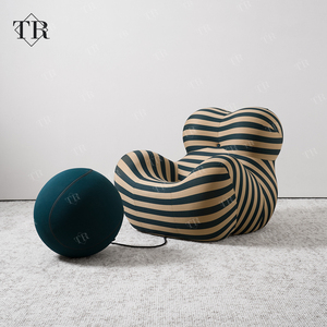 Sillón <span class=keywords><strong>Turri</strong></span> Art Furniture Mom's Embrace, Diseño Italiano, Sillón Casual para Balcón con Taburete para Salón de Espera y Recepción - Product Image 1