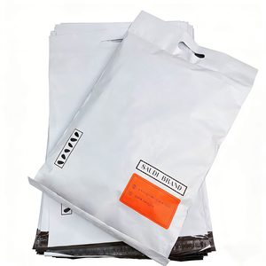 Bolsa de Envío de Plástico Blanca Mate Biodegradable y Ecológica con Logotipo Personalizado, Reciclable e Impermeable para Empaque de Ropa - Product Image 5