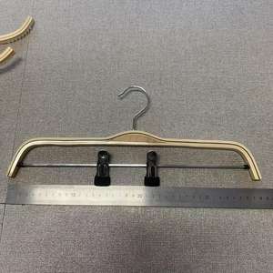 Оптовая продажа, натуральные деревянные вешалки для брюк - Product Image 4